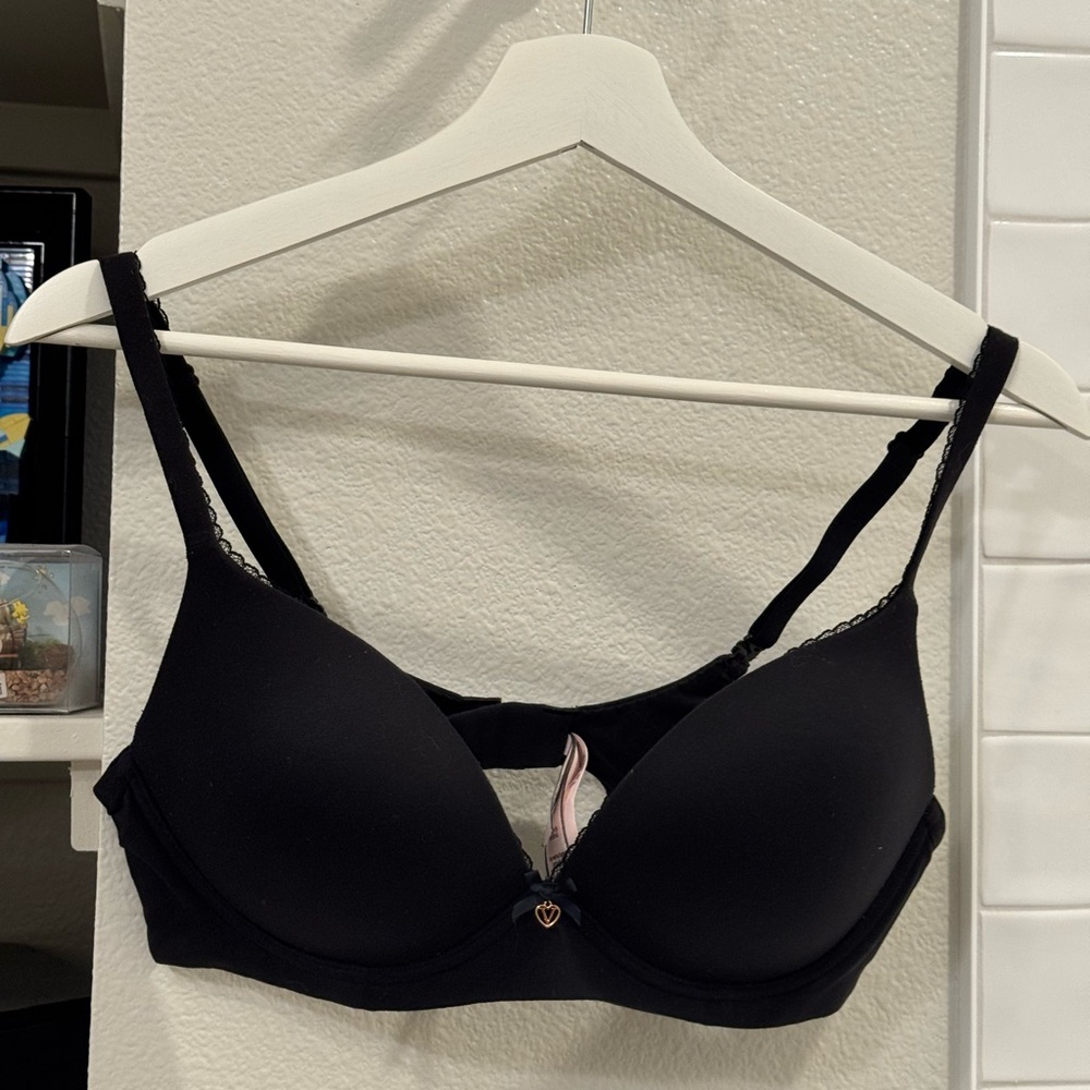 Victoria's Secret Black Bra with Heart Charm - NEW - 36C